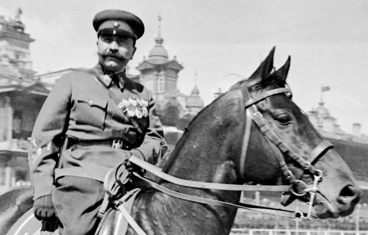 Будённый: от донского казака до легенды Гражданской войны