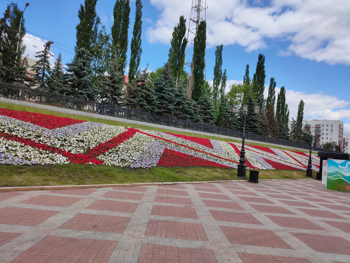фото автора, площадь перед памятнком Салавату Юлаеву, 2020 год, город Уфа