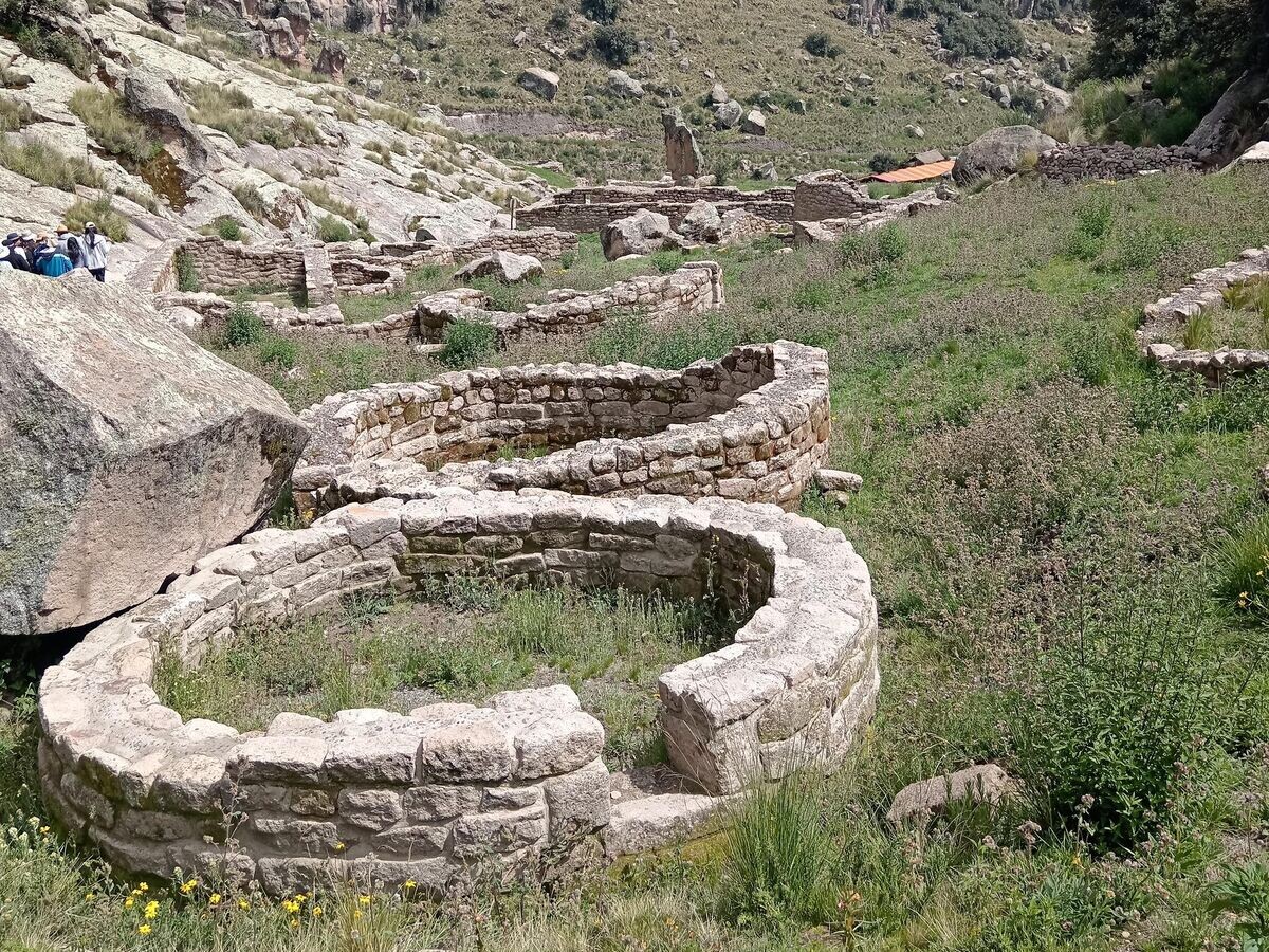    Руины Такрачульо | CC BY-SA 4.0 / YanelaSh / Ruinas de María Fortaleza (Taqrachullo) cerca de Espinar