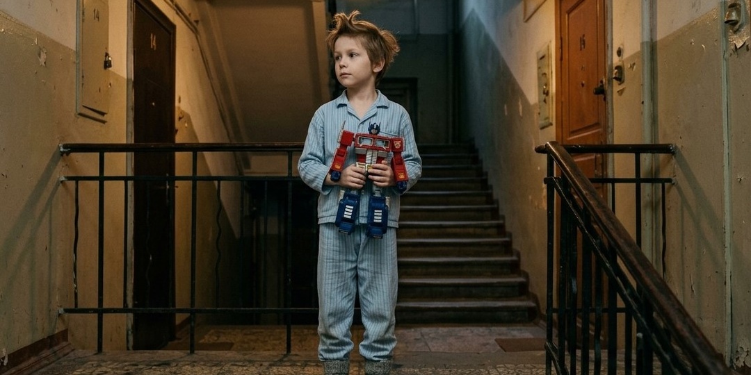10 минут на лестничной клетке: соседка выгнала 7-летнего внука в одной пижаме