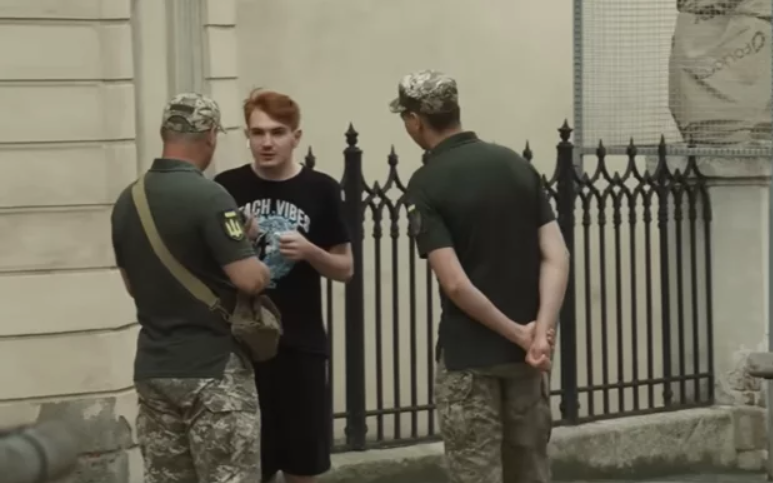    ТЦК начинает масштабный сбор данных 17-летних украинцев через интернет