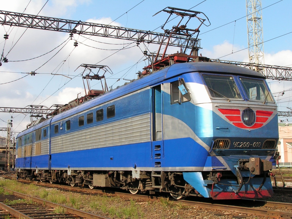 Легендарный ЧС200-010. Источник: railgallery.ru