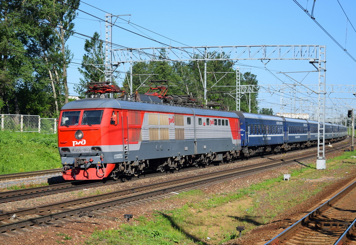 Электровоз ЧС200-003. Источник: railgallery.ru