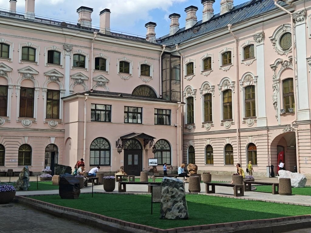 Двор Строгановского дворца. Фото автора