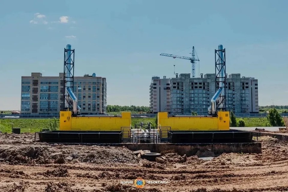    Завершён монтаж центрального элемента — плавильной установки, оснащённой двумя горелками.