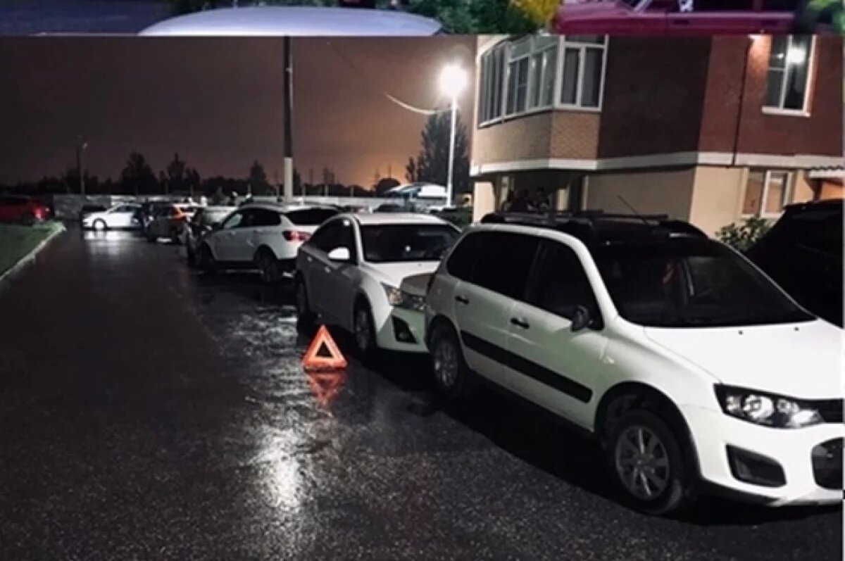    В Тольятти Kia Cerato стукнулся с четырьмя машинами и пешеходом