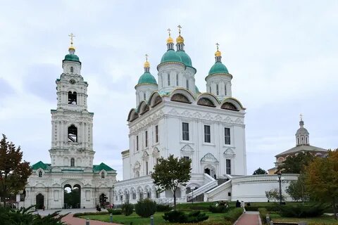 Вид на главный собор и колокольню Кремля. Астрахань.
