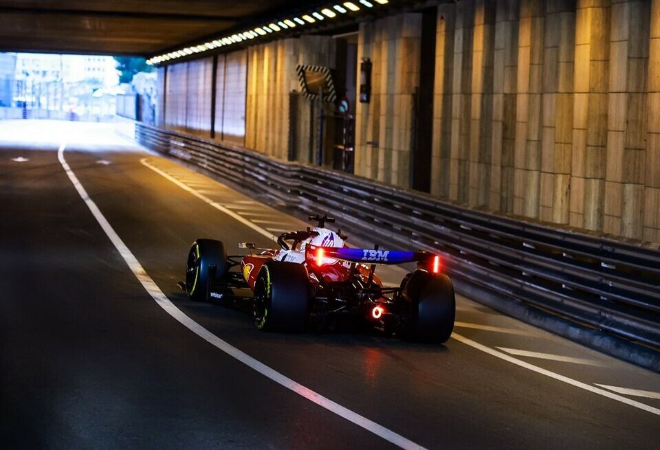    Льюис Хэмилтон: Жаль, что гонки в Монако превращаются в процессиюFerrari