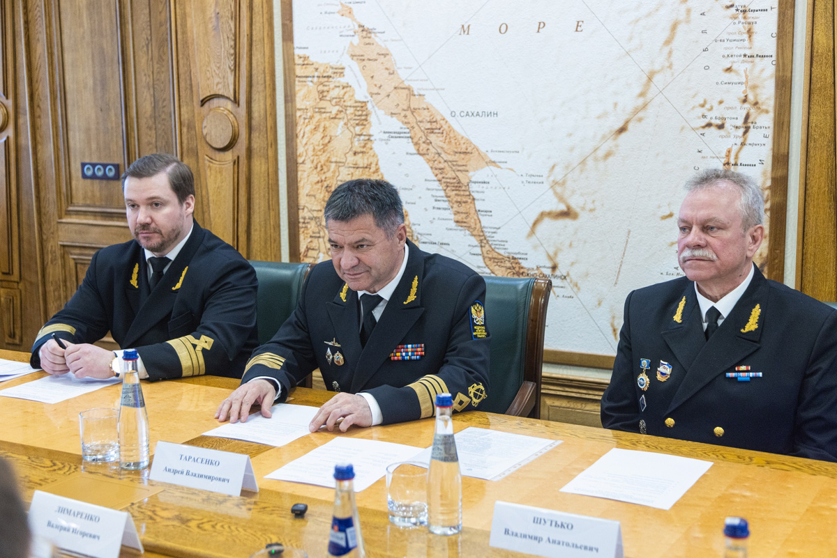 Настоящие: в середине глава Росморречфлота
