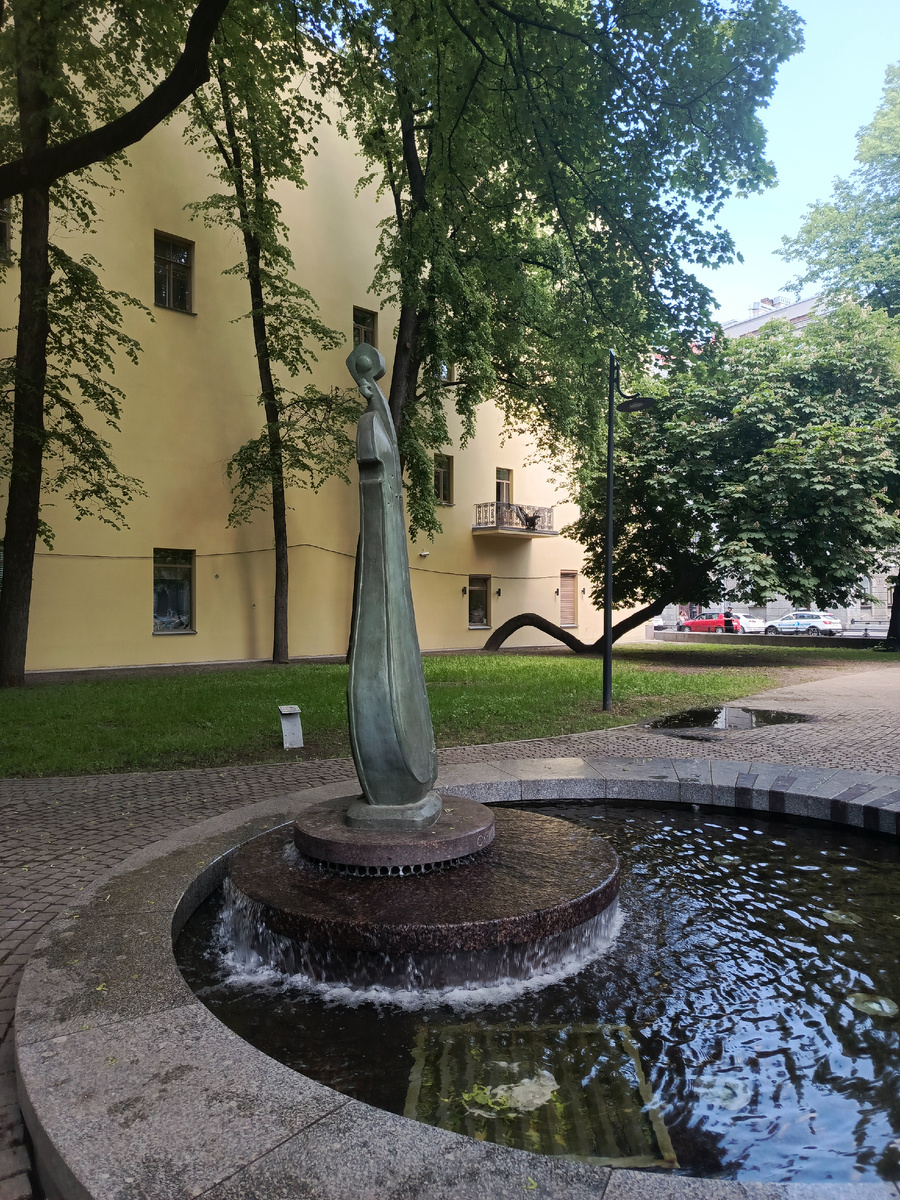 Сквер Андрея Петрова.