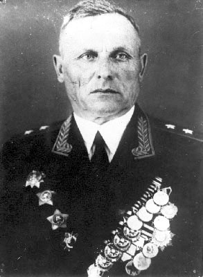 Иван Семёнович Безуглый (23 октября 1897 года, село Заерок, ныне Старобельский район, Луганская область — 4 декабря 1983 года, Москва) — советский военный деятель, Генерал-лейтенант (1944 год)
