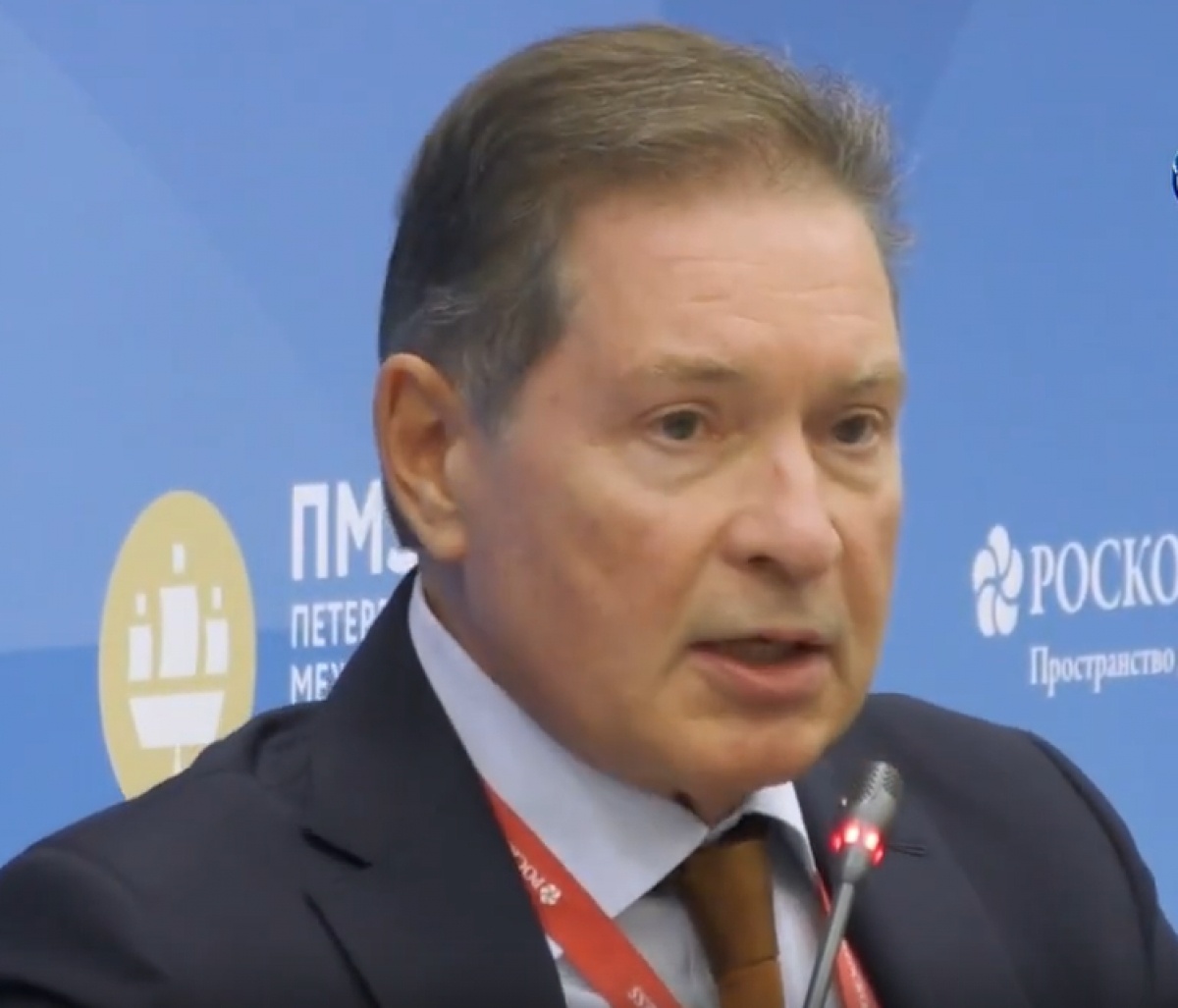    Андрей Безруков на ПМЭФ. Скриншот видеотрансляции