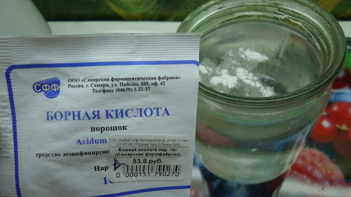 Если засыпать порошок бора в холодную воду, он просто выпадет в осадок и не принесет корнеплодам никакой пользы. Источник: YouTube | Ольга Чернова, "Огородная азбука" 
