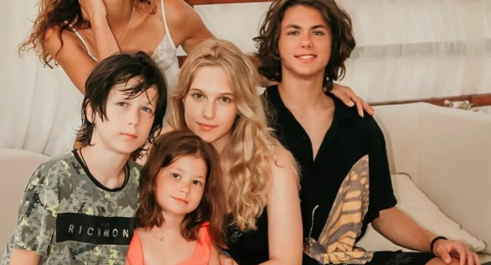 🎓 «Слёзы радости и последний звонок»: Екатерина Климова проводила младшего сына во взрослую жизнь