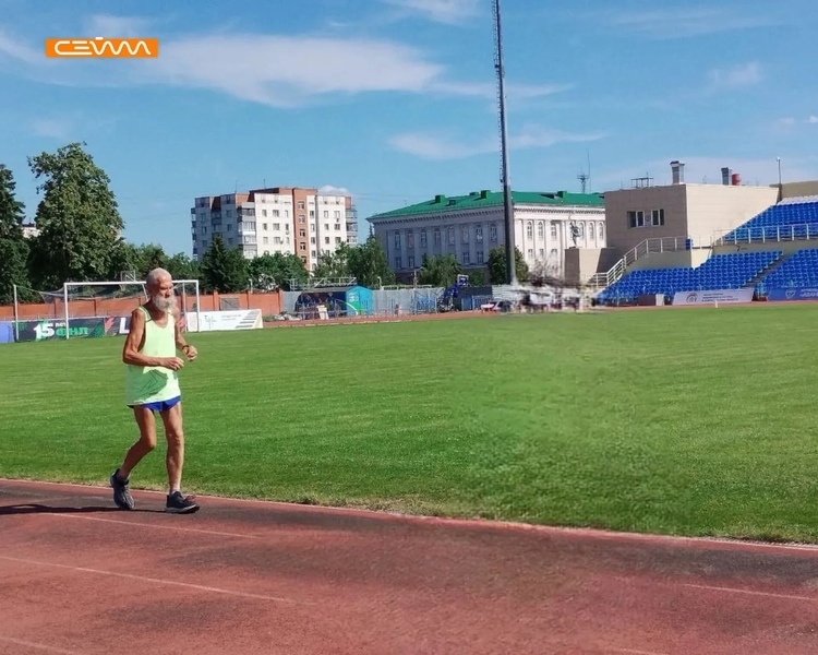     Курский спортсмен в 76 лет пробежал 76 км в честь своего дня рождения