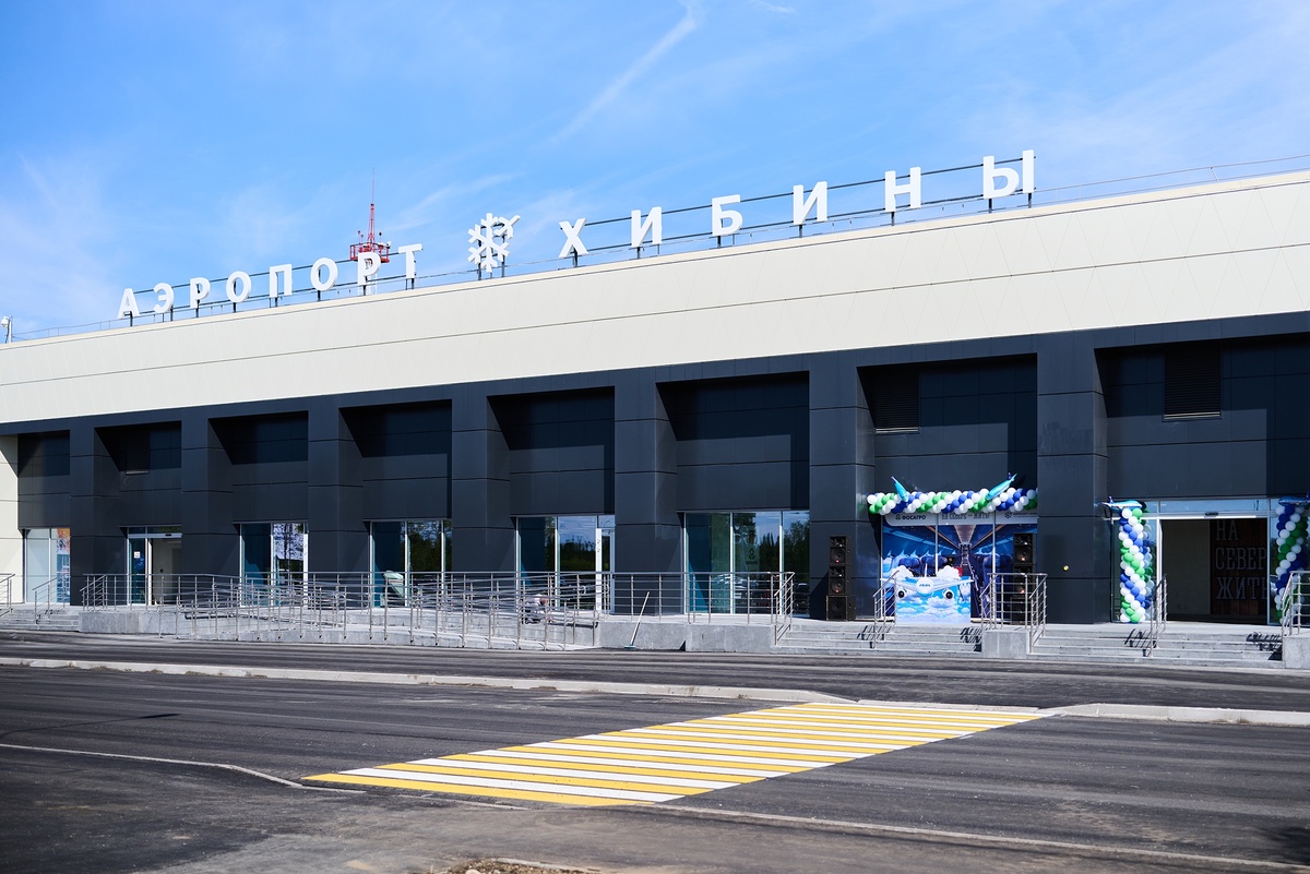    Хибины - официальный аэропорт горнолыжного курорта "Большой Вудъявр". И теперь пропускная способность его аэровокзала увеличилась в 2,5 раза. / Александр Шаранов / предоставлено министерством информационной политики Мурманской области