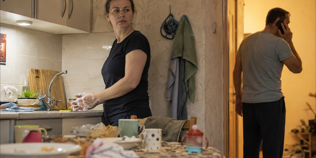 Марина услышала слово «переоформим» и спасла квартиру от мужа