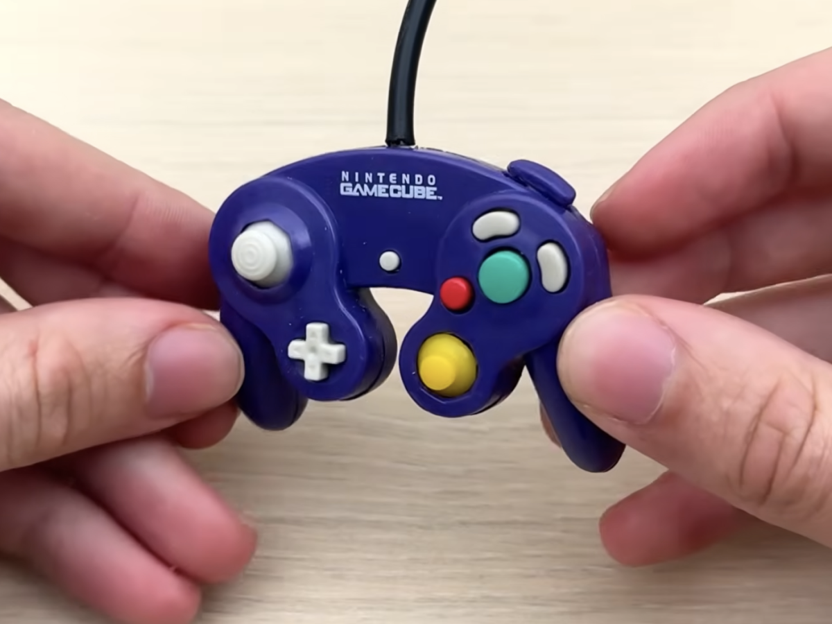    Крошечный брелок контроллера GameCube превратили в рабочий геймпад