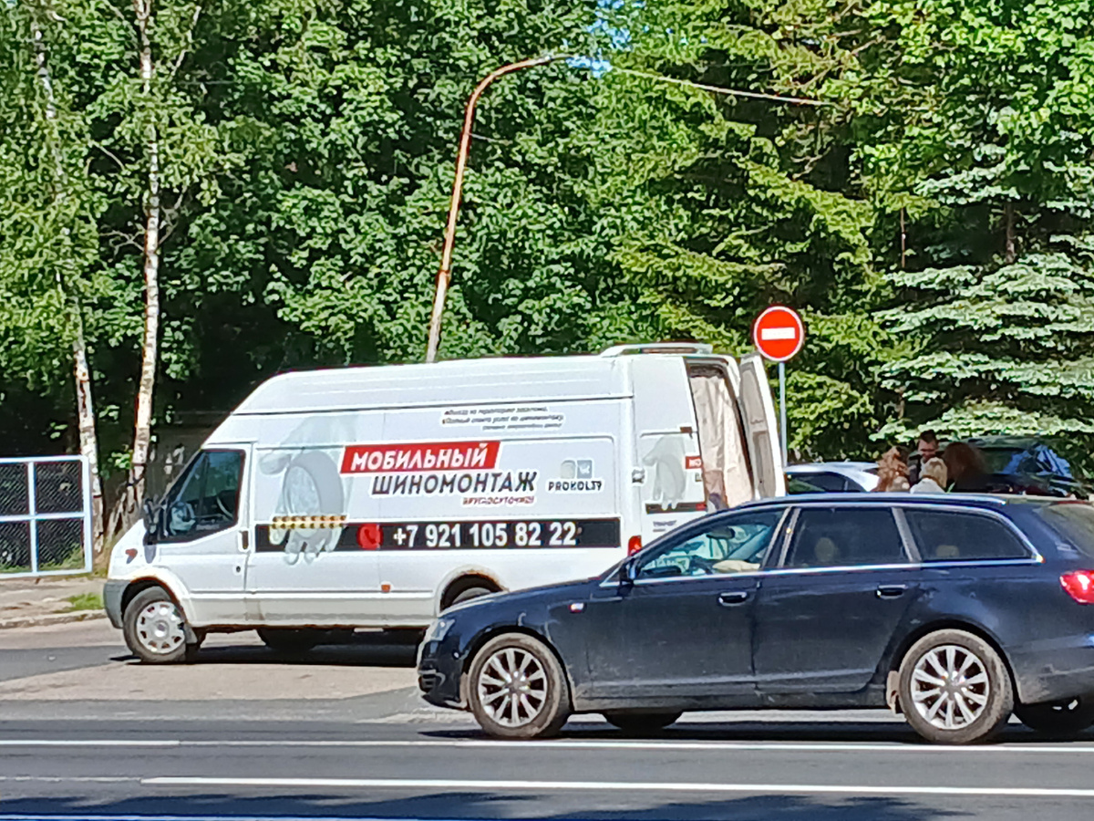 Нечетко, но главное телефон видно.