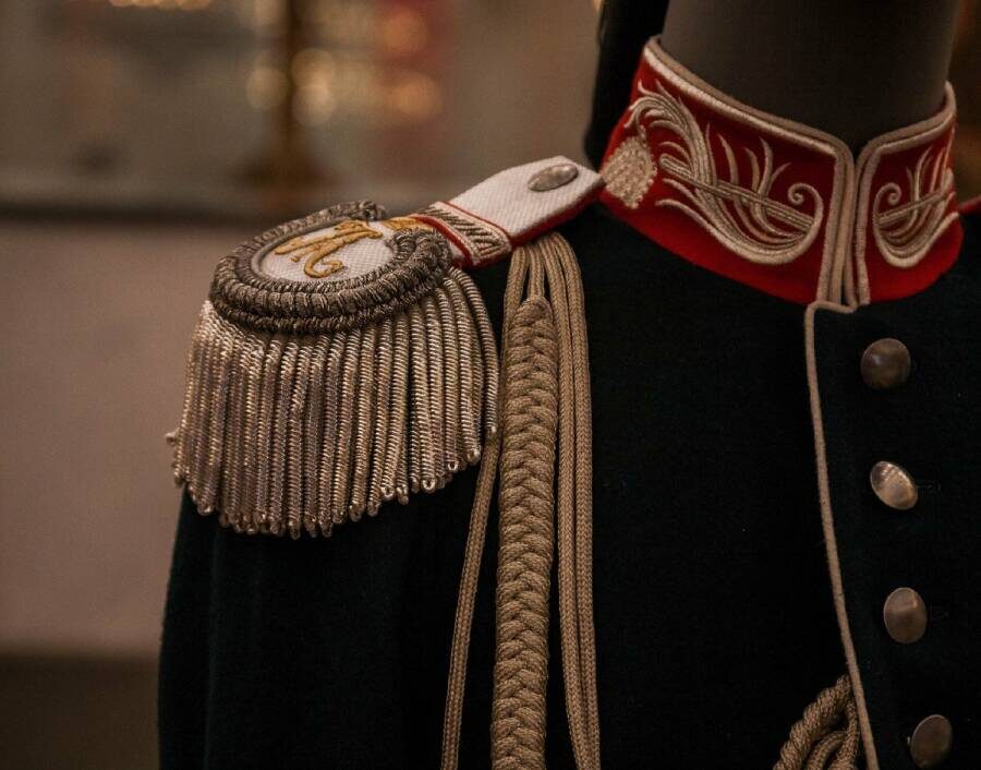 Классические эполеты со шнурками