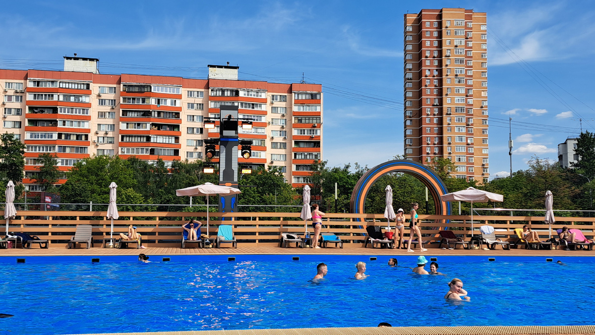 Вид с шезлонга. Фото автора статьи.
