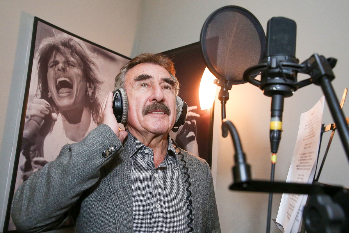     Леонид Каневский стал звездой в Южной Корее. Мемы с ним покорили сердца корейцев