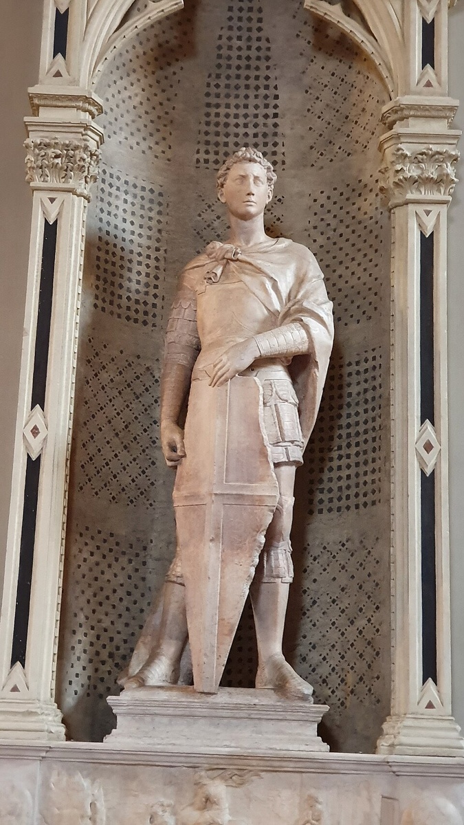 Донателло «Святой Георгий» (итал. San Giorgio), 1415 – 1417 годы, Церквь Ор-Сан-Микеле,  Флоренция, Италия. Фото взято из открытого источника. 