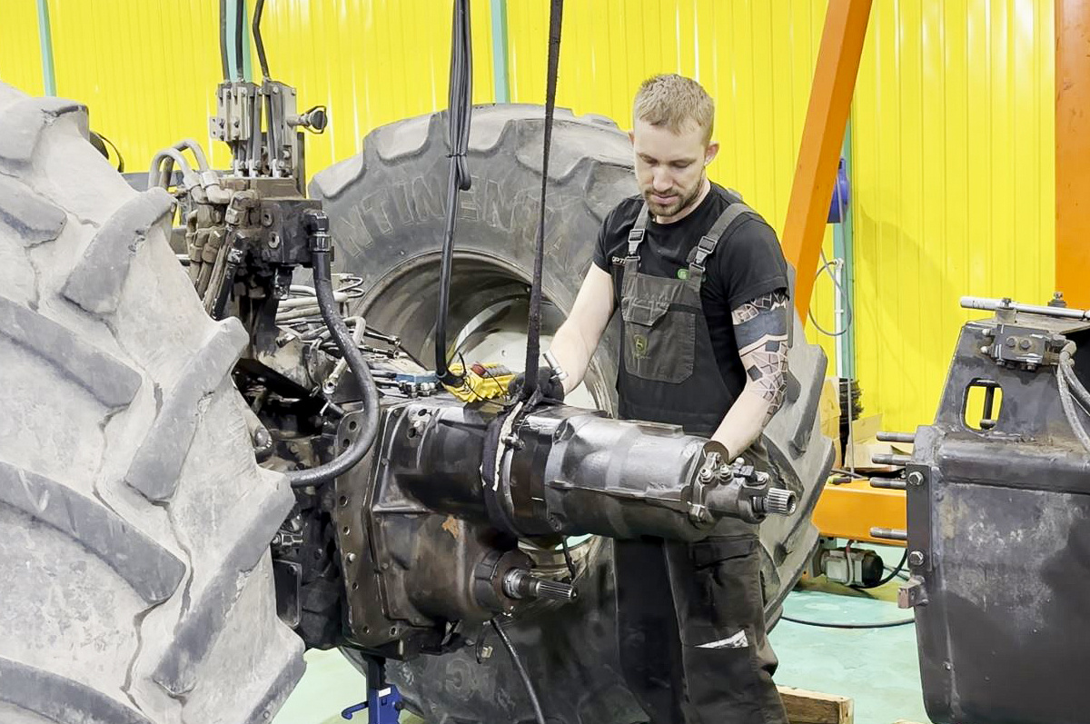 Сборка трактора Valtra после ремонта АКПП