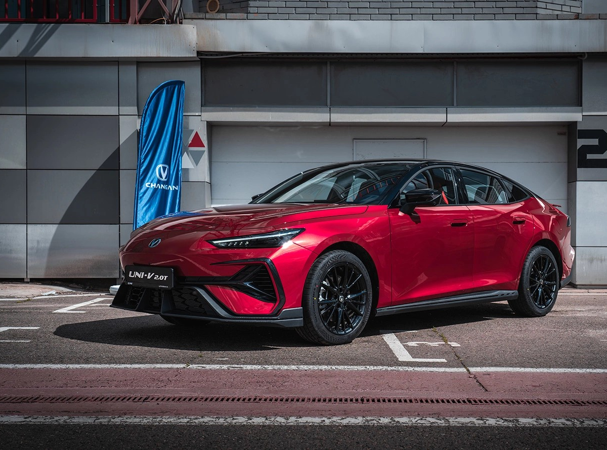 Новый Changan Uni-V с более мощным двигателем 2.0T