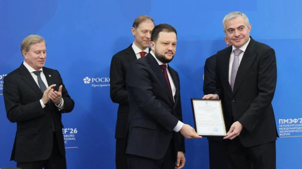 На фотографии: 5 июня 2026 года Росавиация официально сертифицировала российский региональный турбовинтовой самолет Ил-114-300. Источник фото: https://www.ranepa.ru/news/regionalnyy-samolet-il-114-300-poluchil-sertifikat-tipa/