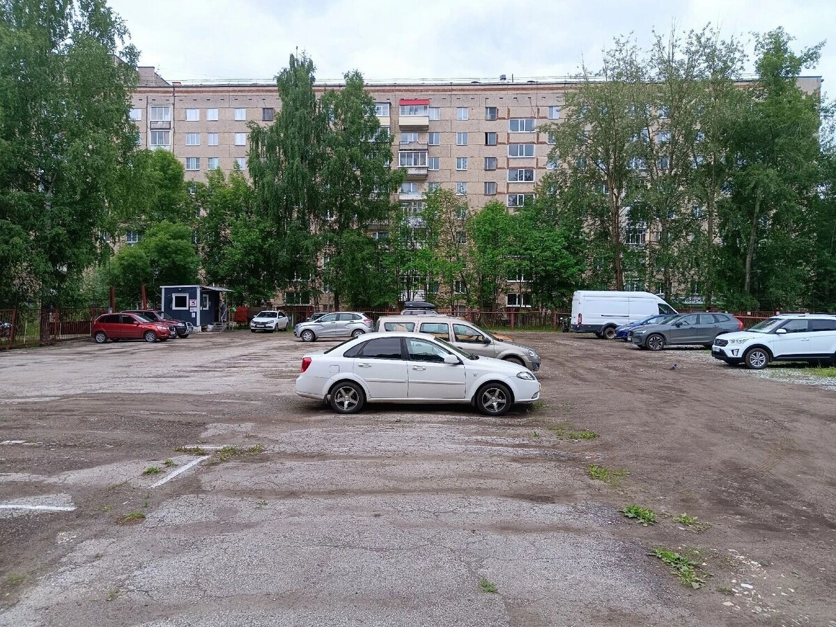    Так выглядит автостоянка «Спортивная» на улице Молодежной в Ижевске   udm-info.ru