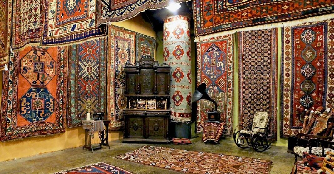 Ниша ковров была практически полностью занята представителями армянской диаспоры. 