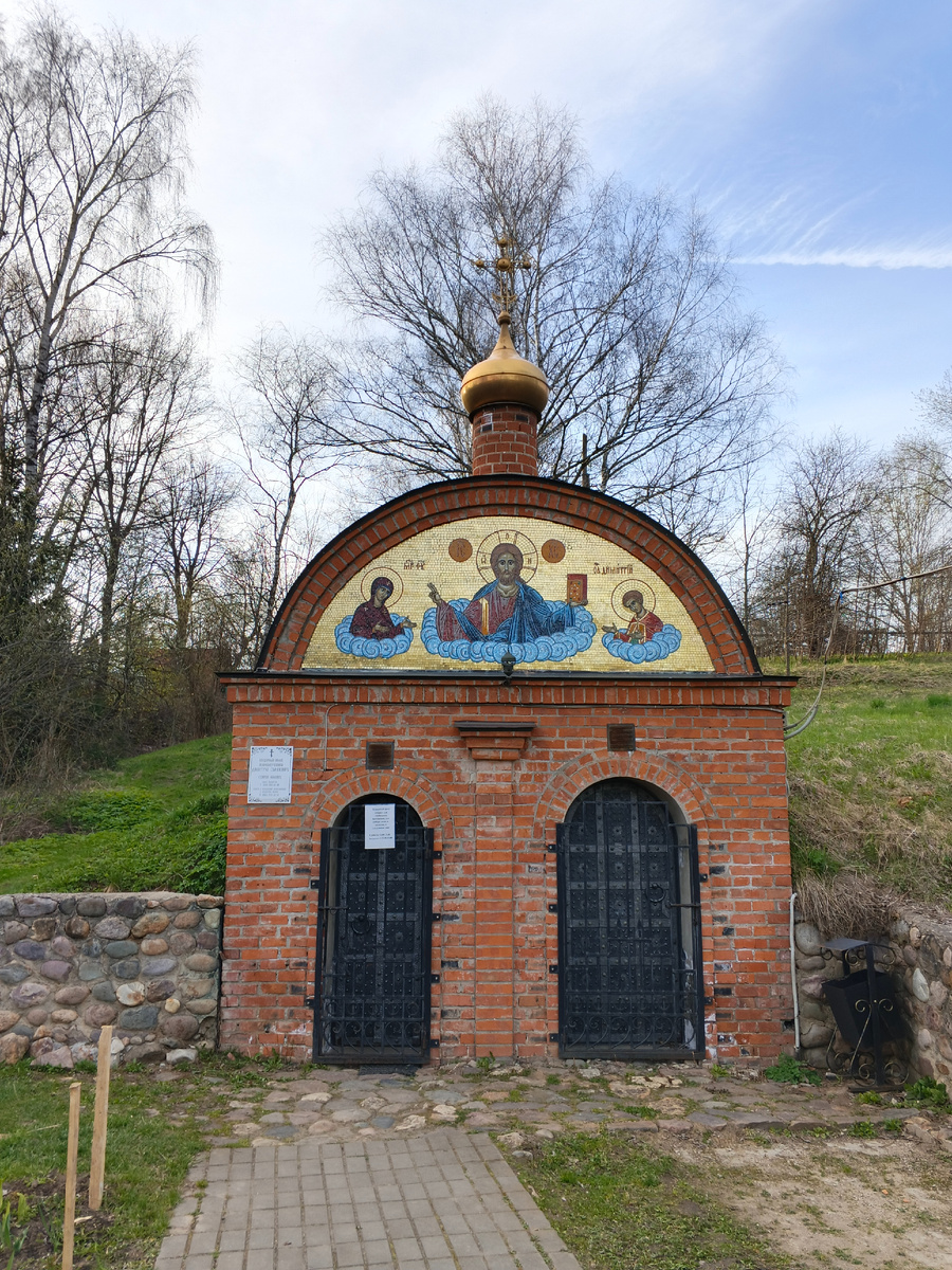 Вход в пещеры