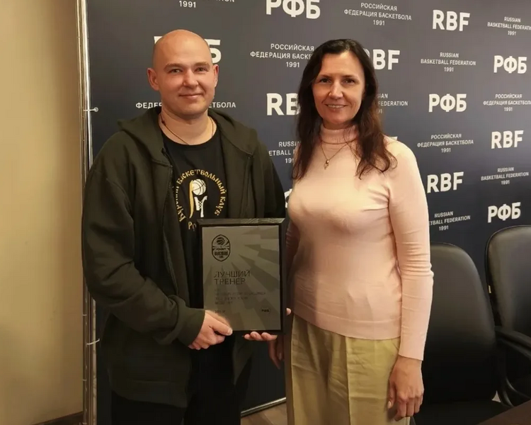     Тренер курских «Русичей» Сергей Ярошенко признан лучшим наставником Высшей лиги