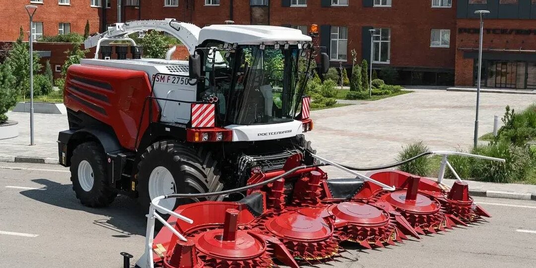 Ростсельмаш начал выпуск самого мощного кормоуборочного комбайна RSM F 2750