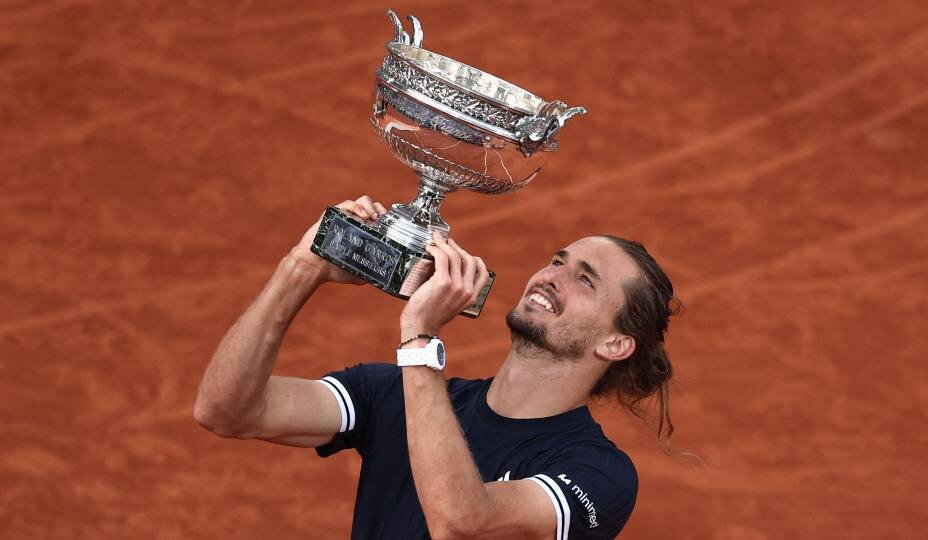    Александр Зверев выиграл Ролан Гаррос 2026. Фото: REUTERS/Guglielmo Mangiapane