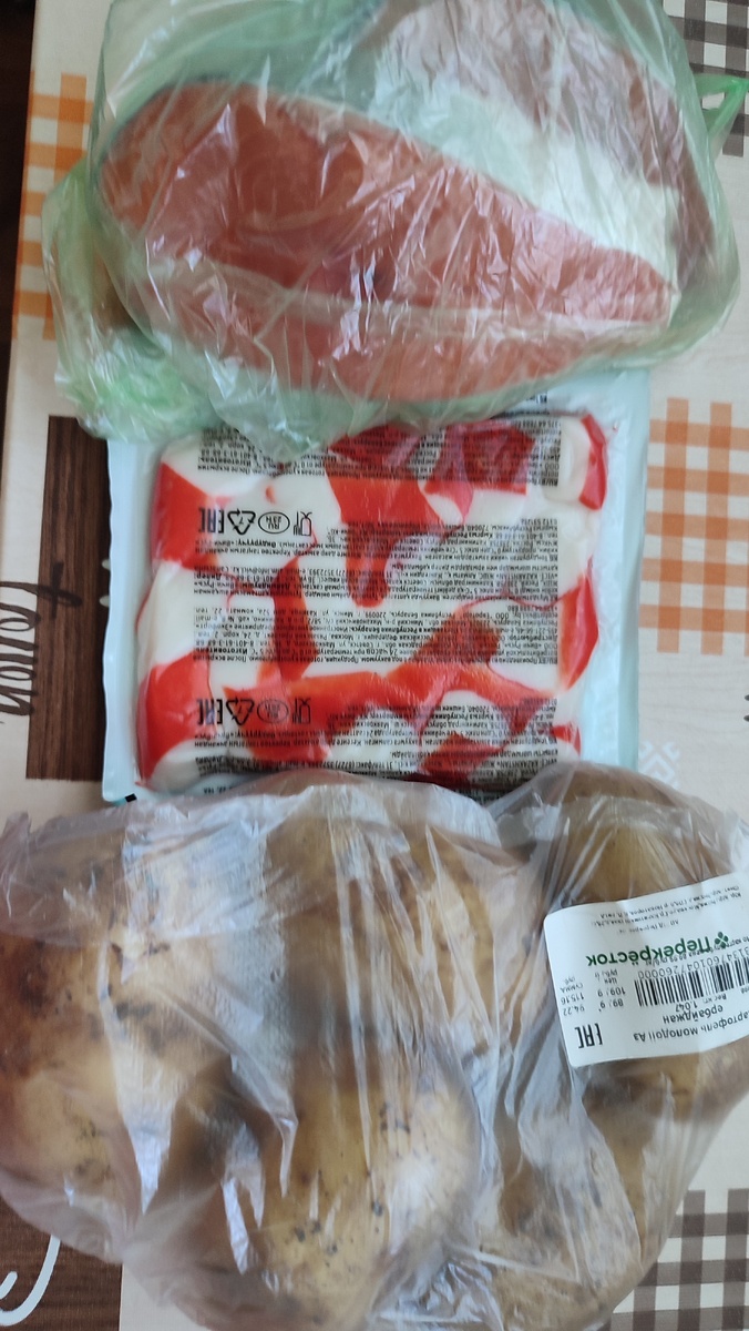 Крабовое мясо, рыба, картошка