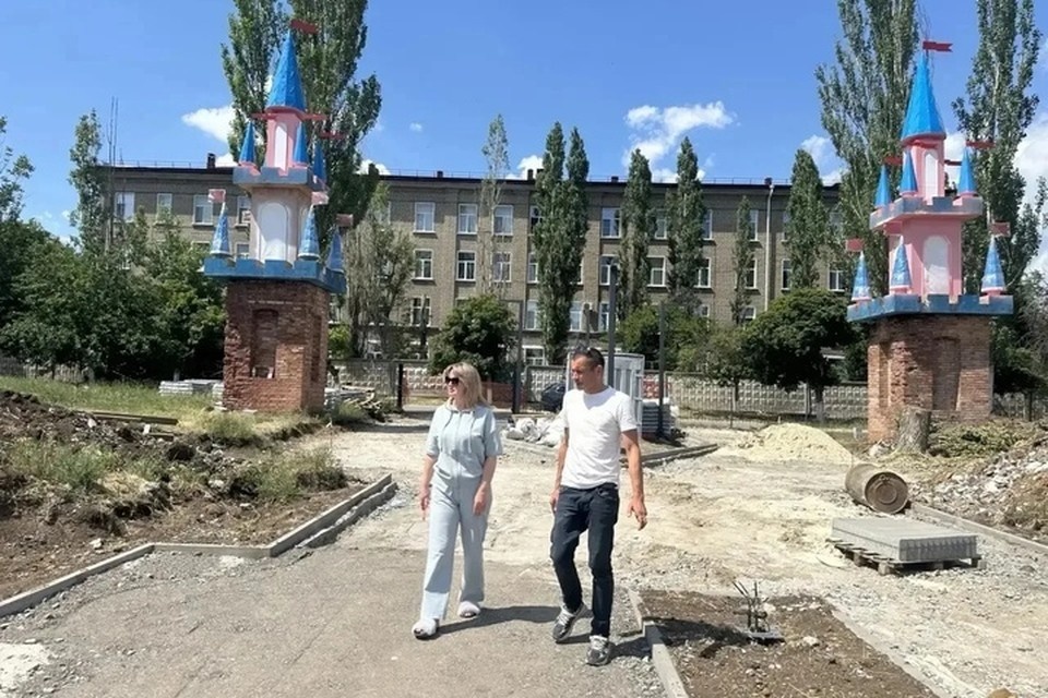    Работы в сквере идут строго по графику. ФОТО: Наталия Жулинская