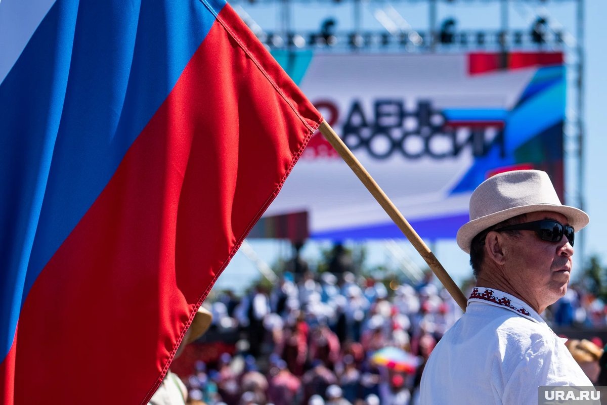     Россиян ждет выходной 12 июня в День России