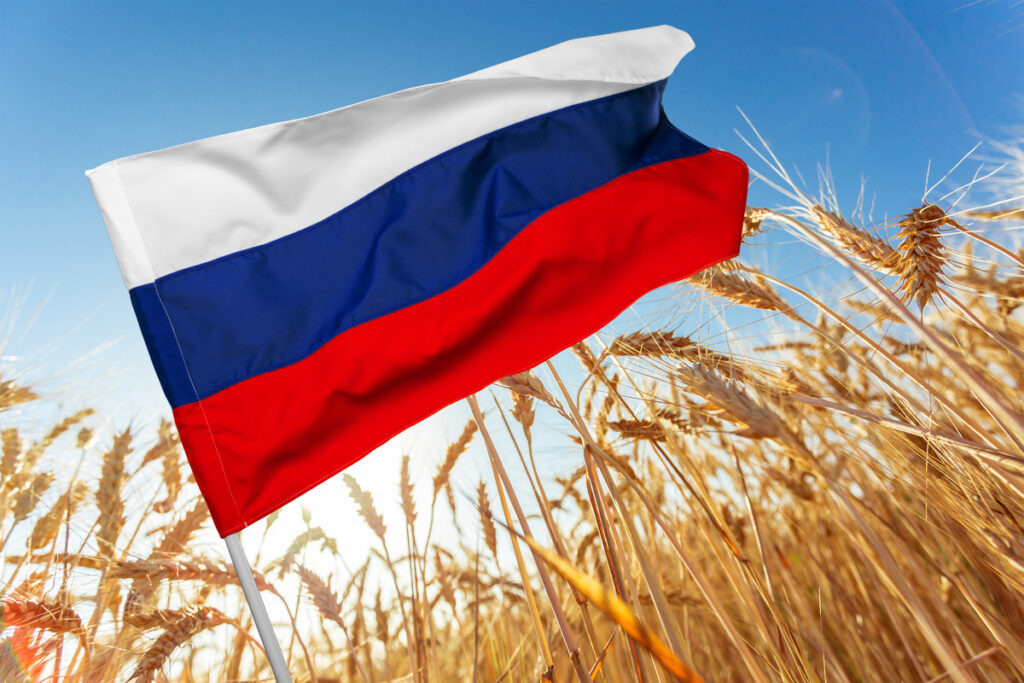    День России объединяет людей вокруг общей истории и символов страны. Евгений