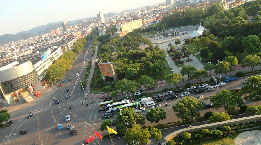 Панорамма улицы в Иу