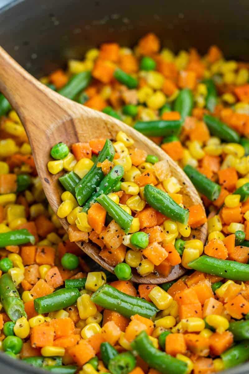 frozen mixed vegetables broccoli peas corn close up. Источник: thestayathomechef.com
