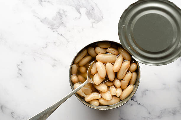 canned beans and chickpeas open can food photography. Источник: www.istockphoto.com
