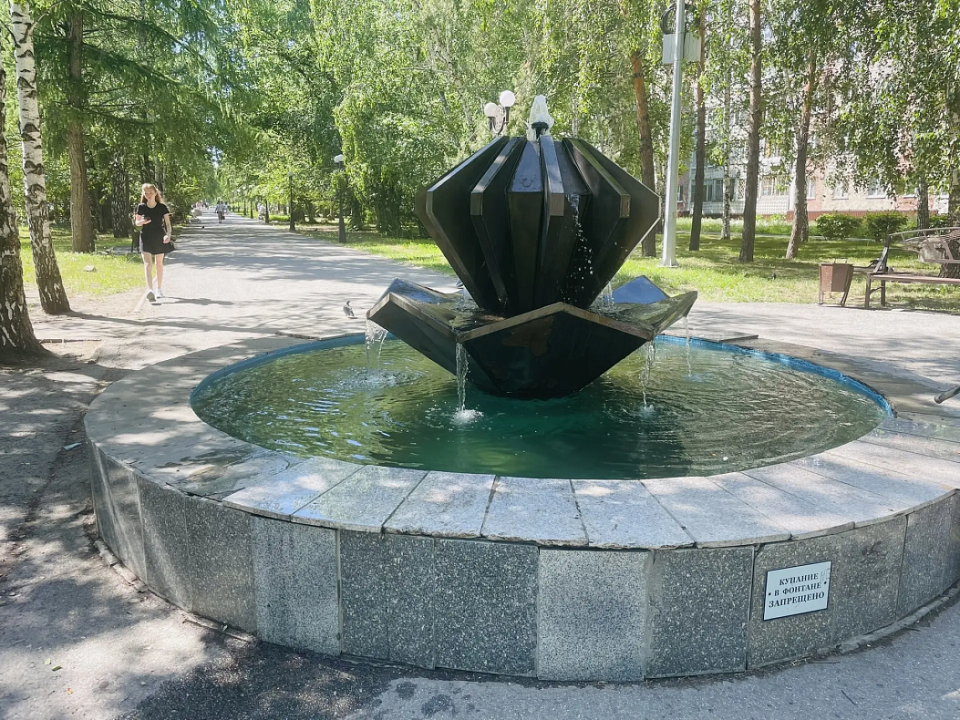    В Барнауле продолжается ремонт памятного знака на Аллее Победы . Источник: Администрация Барнаула
