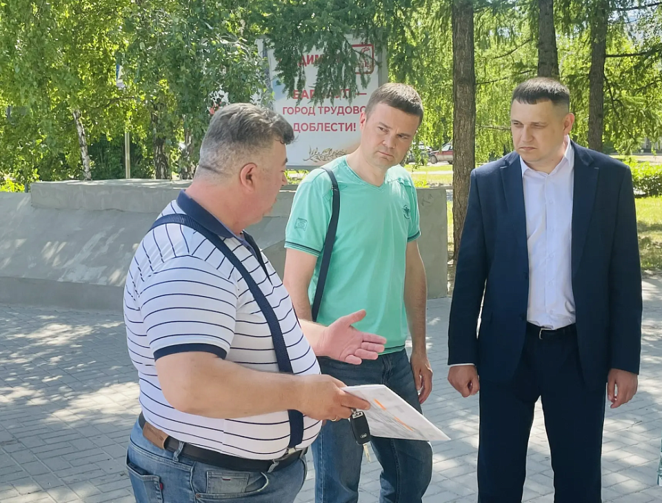    В Барнауле продолжается ремонт памятного знака на Аллее Победы . Источник: Администрация Барнаула
