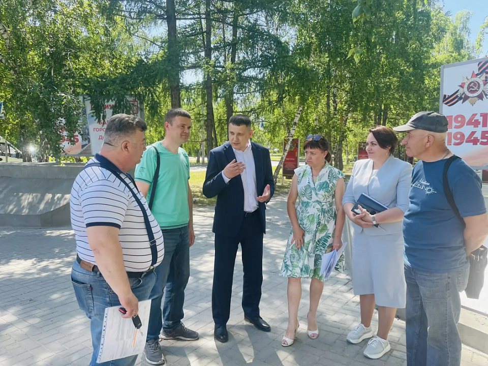    В Барнауле продолжается ремонт памятного знака на Аллее Победы . Источник: Администрация Барнаула