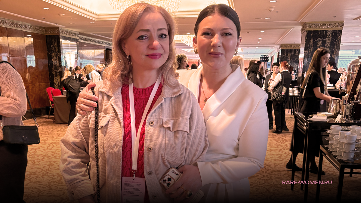 На фото (слева направо) Инна с идеологом международного форума и основательницей АНО «Редкие женщины» Алёной Ярцевой (Куратовой). 