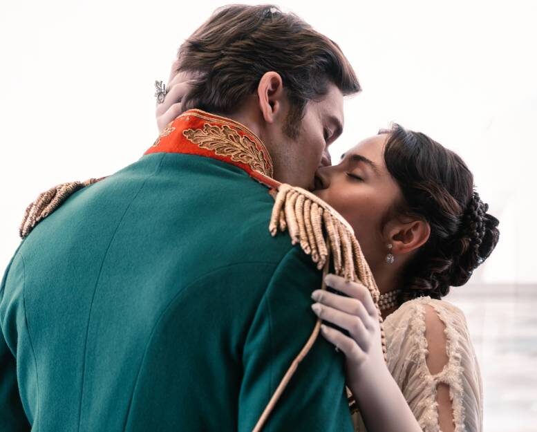    Матвей Лыков и Милана Бру играют главные роли в сериале «История его служанки»Фото пресс-службы