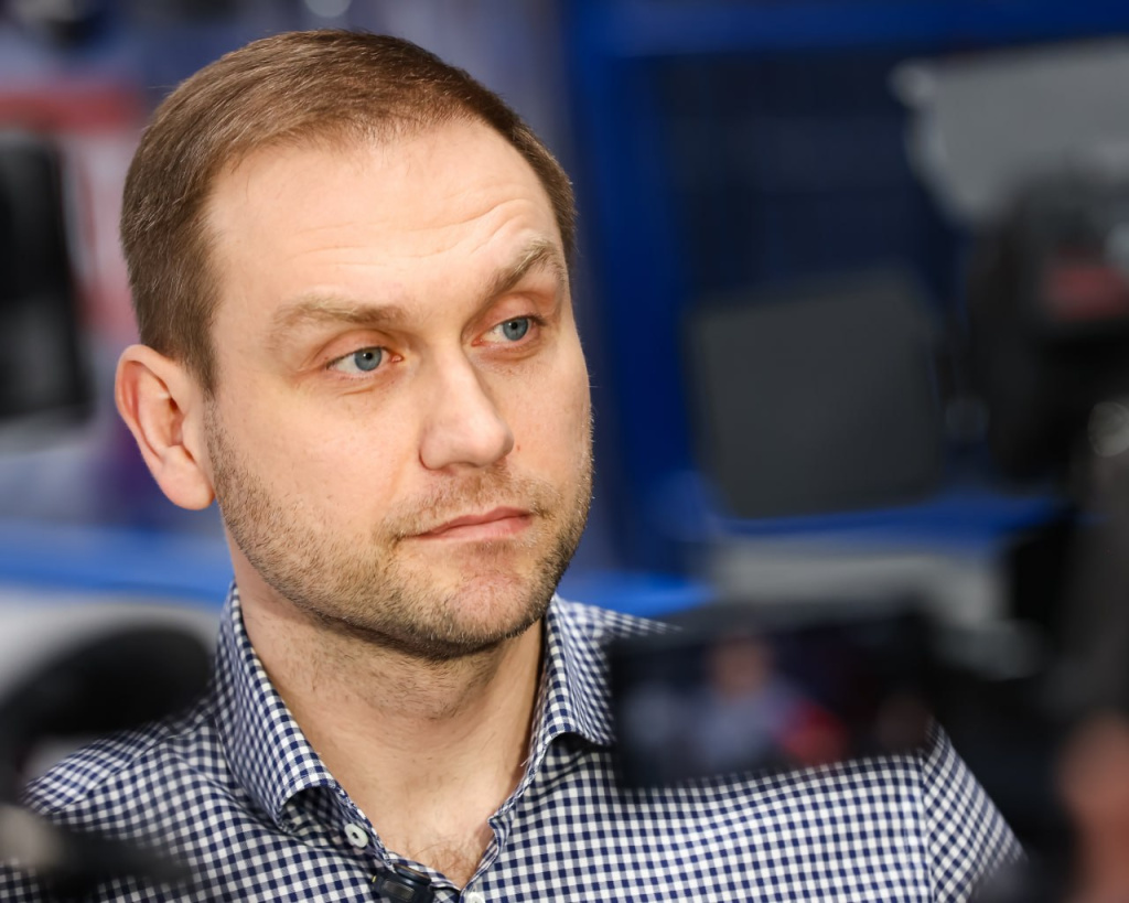 «Будут ли в исполнении «Металлурга» подписания с вау эффектом?»
Спортивный директор клуба Евгений Бирюков: «Будут, мы ждём их и работаем над ними».

