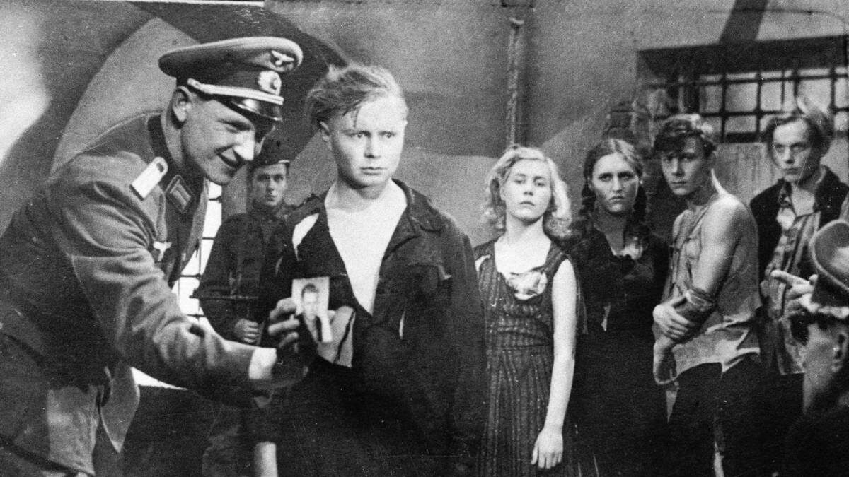    В фильме Сергея Герасимова «Молодая гвардия» (1948) Кошевого сыграл Владимир Иванов. Актер утверждал, что из-за его визитов в Краснодон возник миф, что Кошевой выжил и навещает родину / Фото: РИА Новости